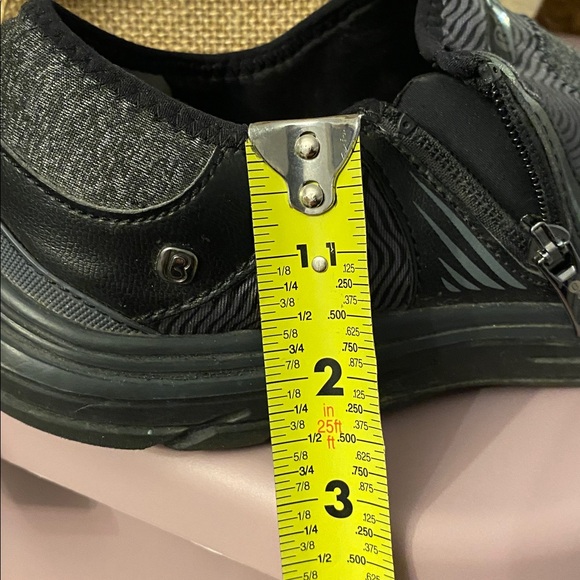 BZEES woman’s black / grey  shoes size 9.5 - Picture 14 of 14